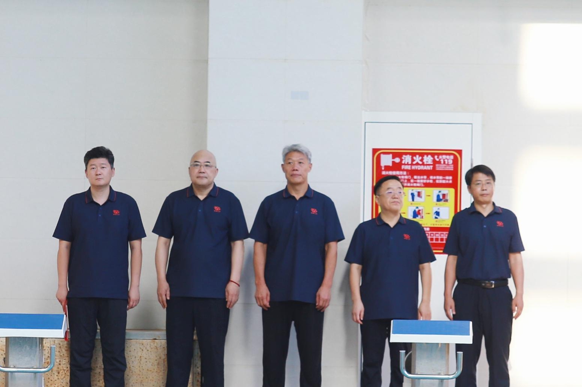 1756431257102260.jpg 公司黨委書記、總經(jīng)理李子憲,副總經(jīng)理荊旭慶、辛改成、彥祺,總工程師楊祥強(qiáng)蒞臨比賽現(xiàn)場(chǎng).jpg